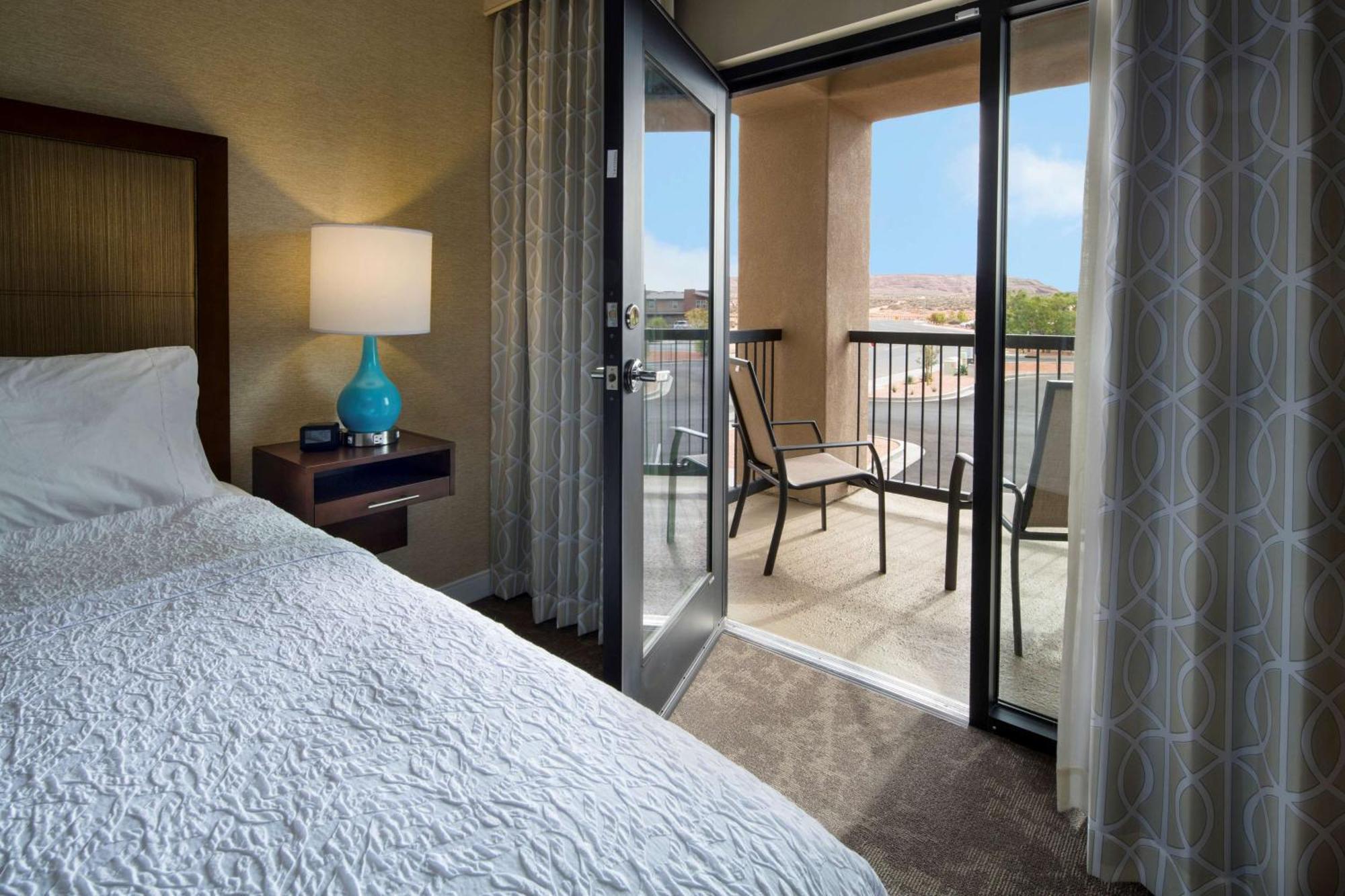 Hotel Hampton & - Powell Page