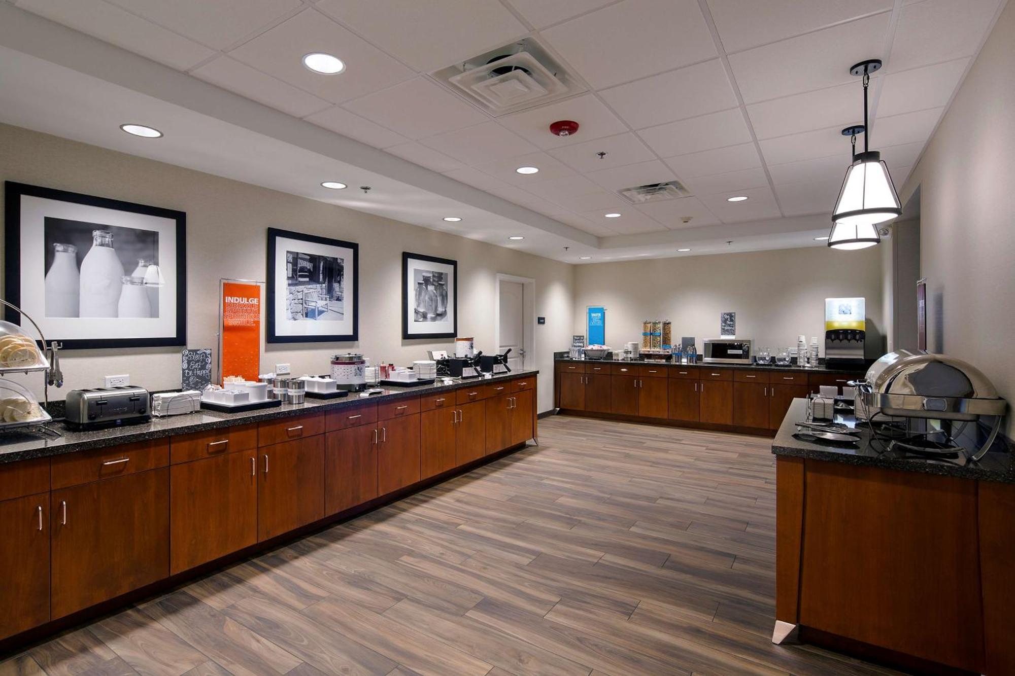 Hampton & - Powell Hotel Page