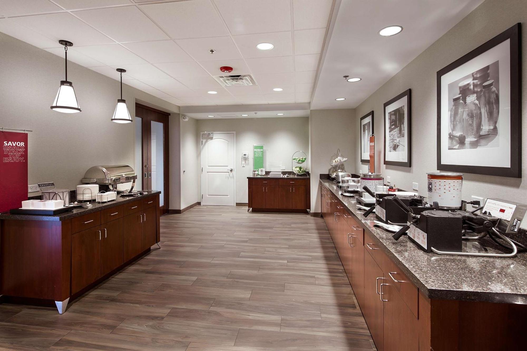 Hotel Hampton & - Powell